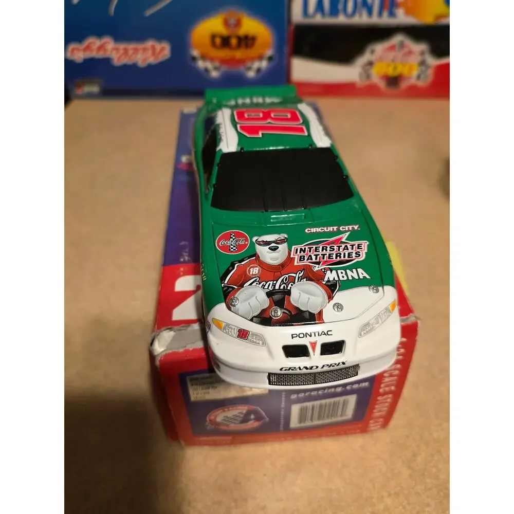 Bobby Labonte #18 Interstate Batteries Polar Bear 2001 Grand Prix 1/24 Nascar